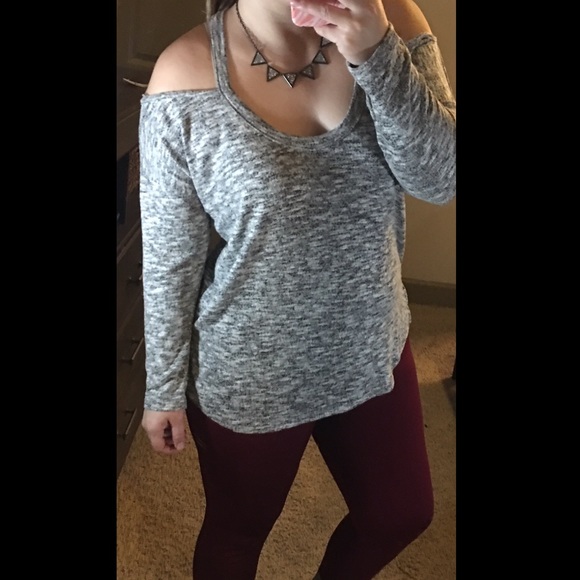 LAST ONE! Super soft grey cold shoulder top - Picture 2 of 8